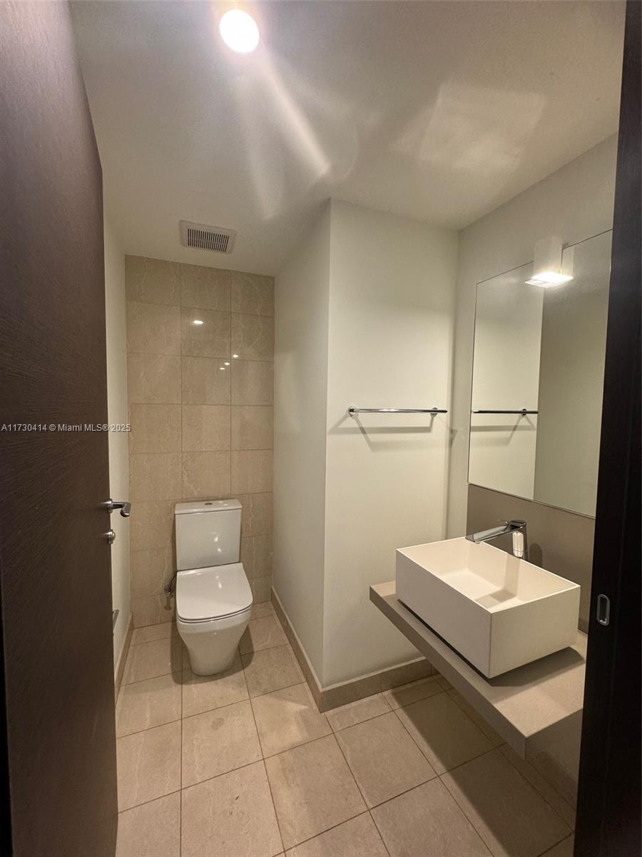 1000 Brickell Plz #3214, Miami FL 33131