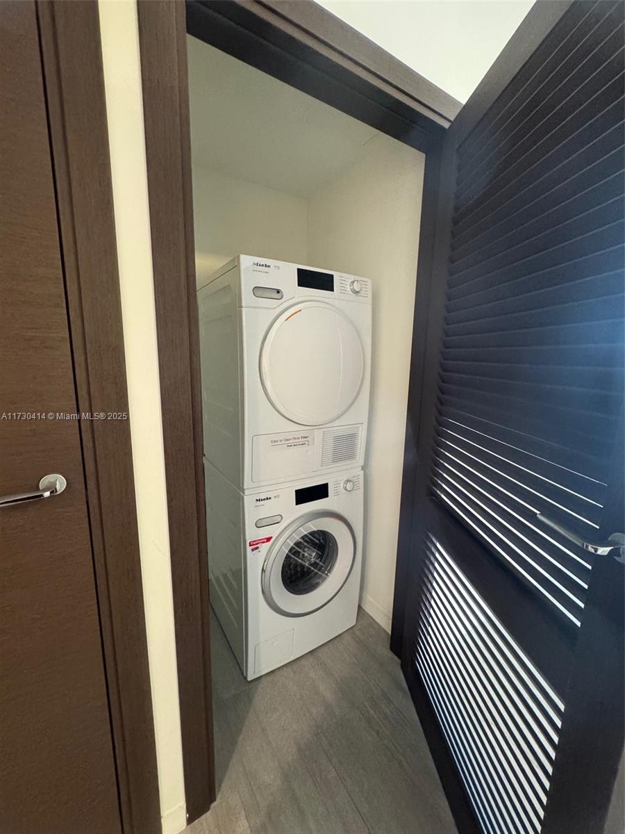 1000 Brickell Plz #3214, Miami FL 33131