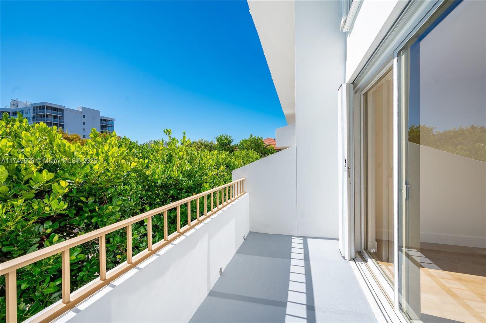 155 Ocean Lane Dr #303, Key Biscayne FL 33149