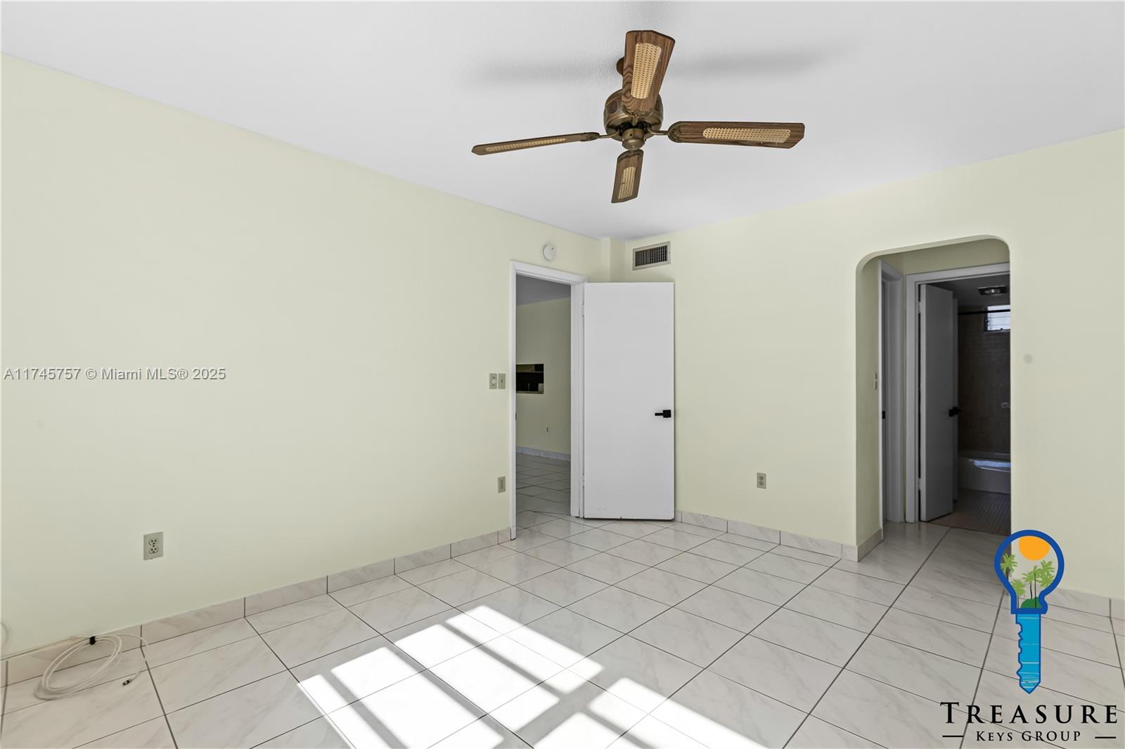 2910 Point East Dr #M511, Aventura, Florida image 11
