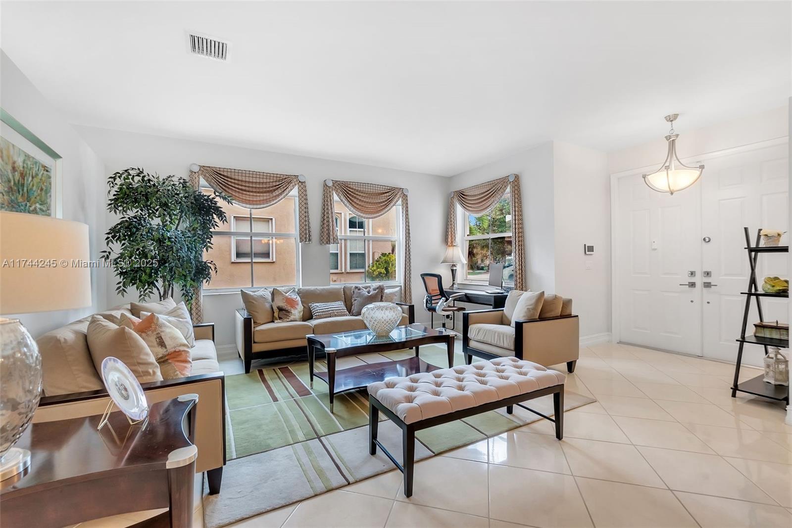 Listing Photo 11