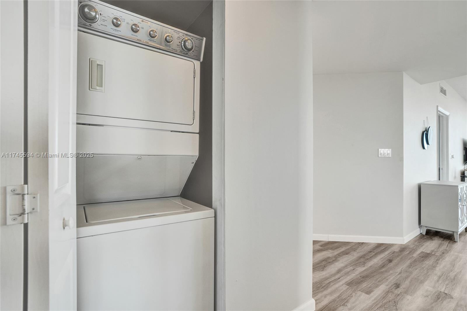 7900 Harbor Island Dr #1113, North Bay Village FL 33141