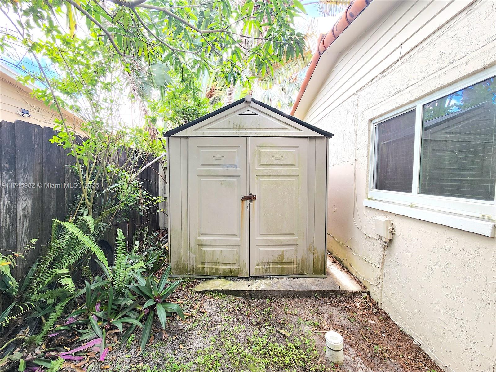 7509 Arthur St, Hollywood, Florida image 31