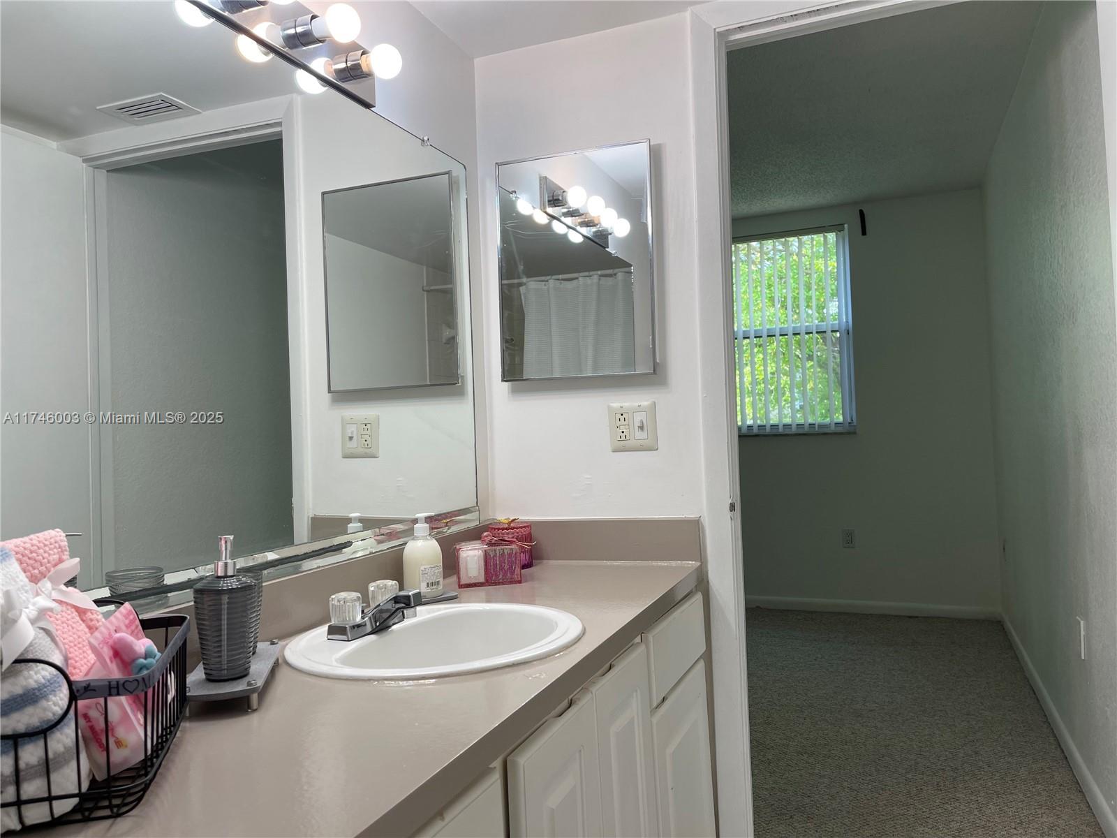 8225 Lake Dr #502, Doral, Florida image 47