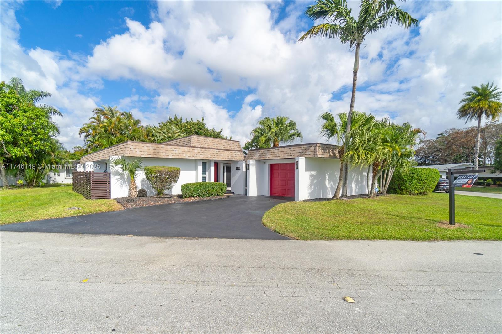 5601 White Cedar Ln, Tamarac, Florida 33319