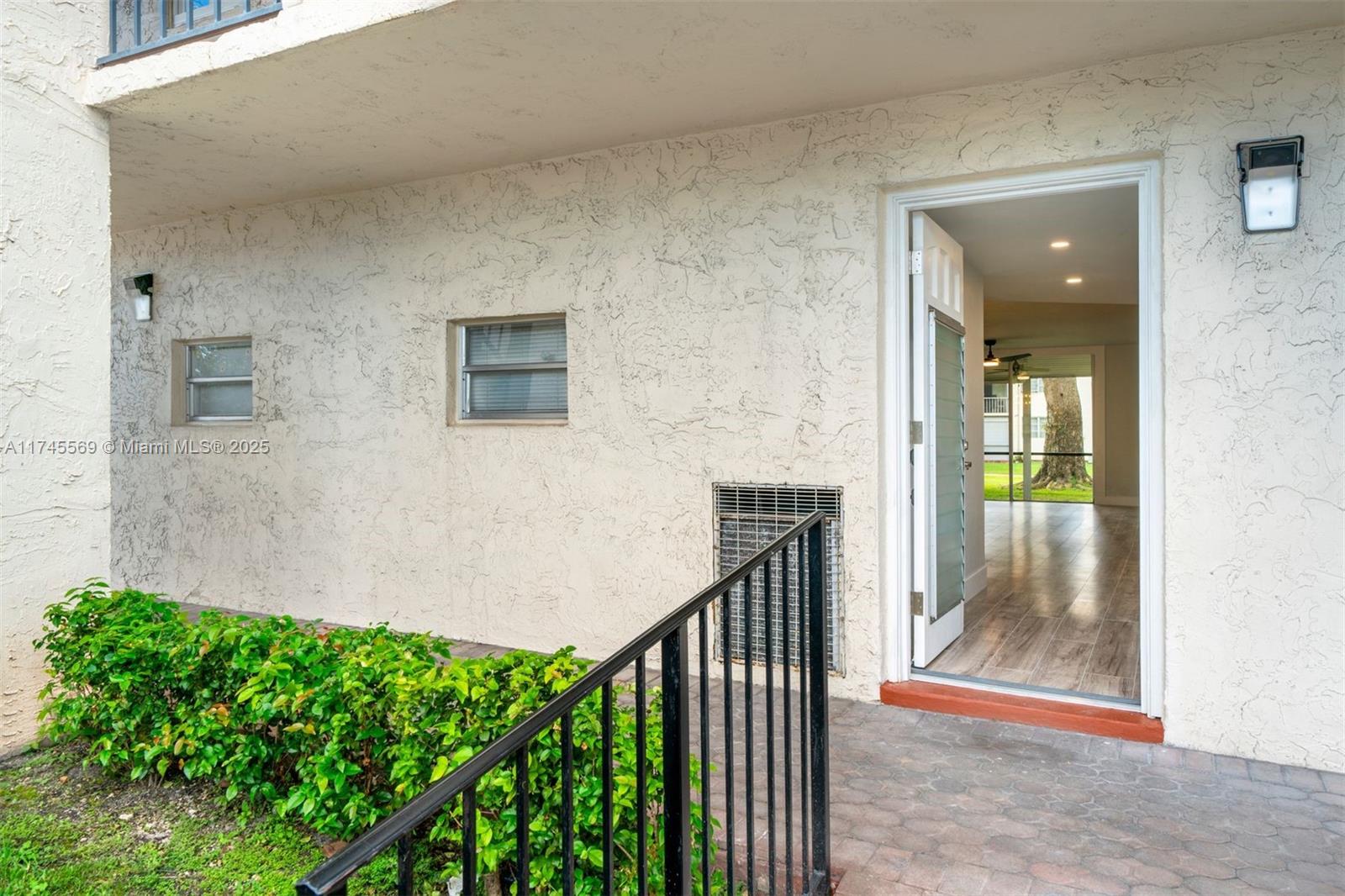 8901 S Hollybrook Blvd #APT 109, Pembroke Pines, Florida image 2