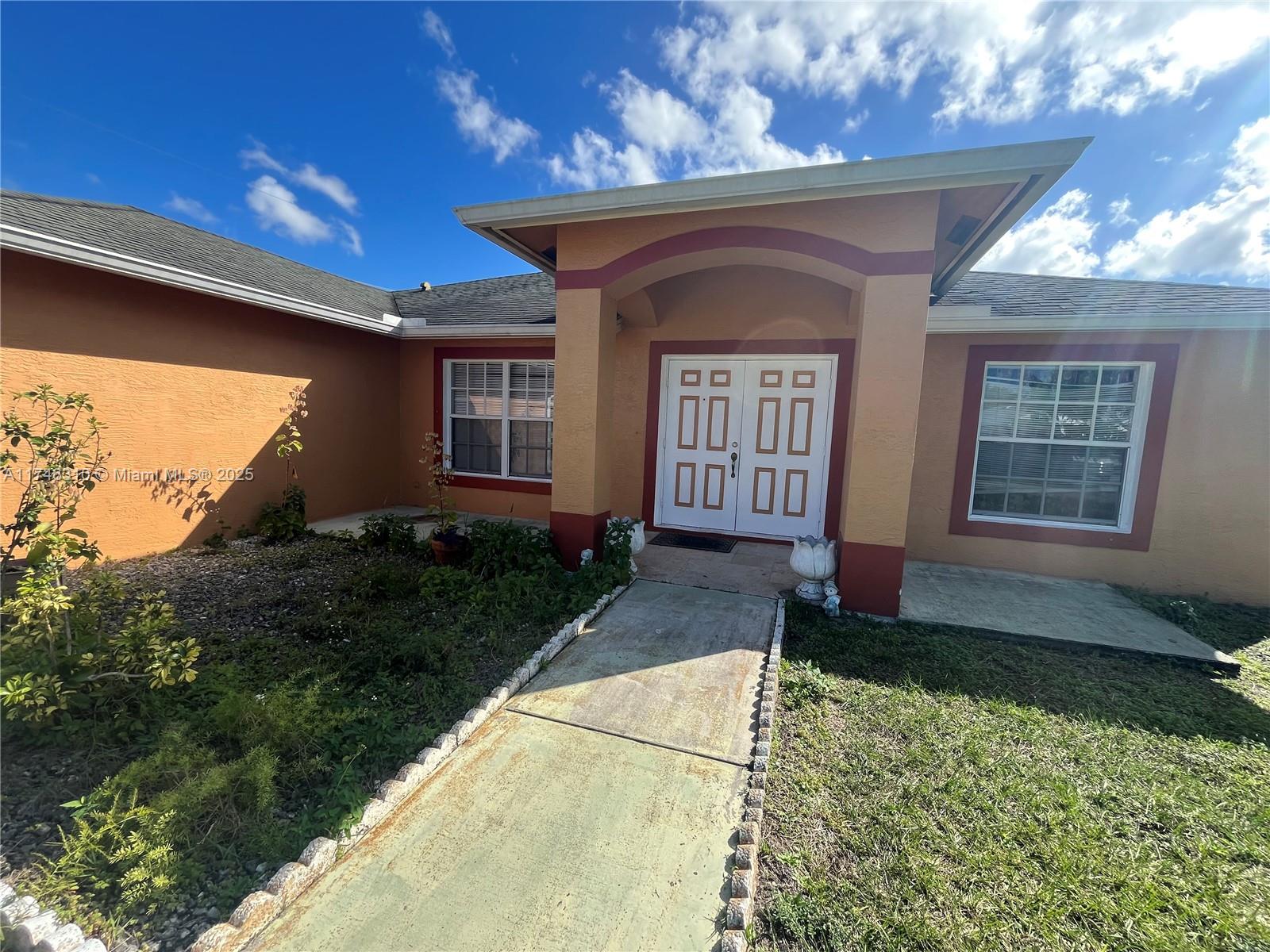 528 NW Placid Ave, Port Saint Lucie, Florida image 2