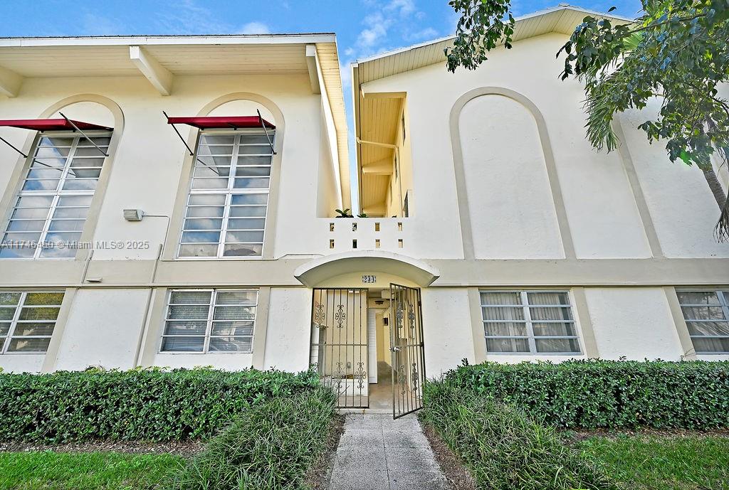 234 Antiquera Ave #15, Coral Gables, Florida image 2