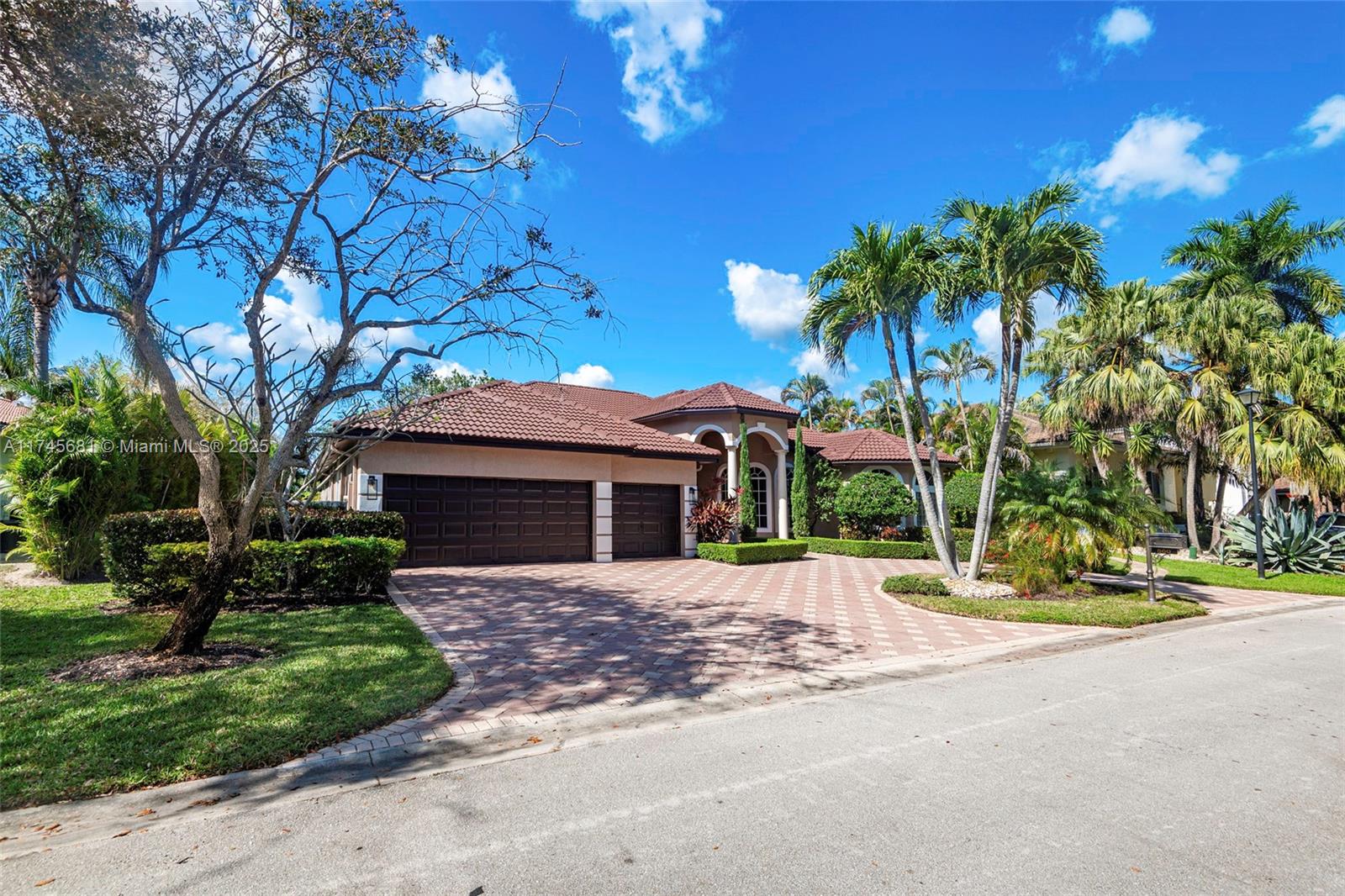 560 W Enclave Cir W, Pembroke Pines, Florida image 2