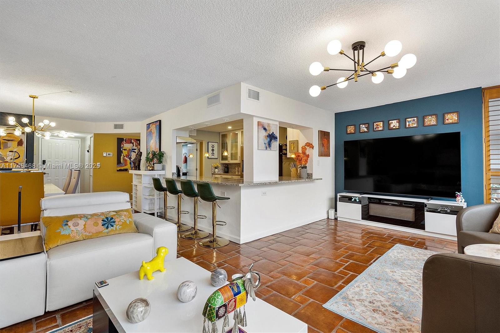 600 Parkview Dr #215, Hallandale Beach, Florida image 9