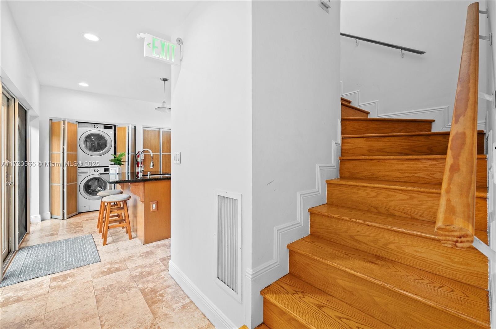 370 Hibiscus Dr, Miami Springs, Florida image 9