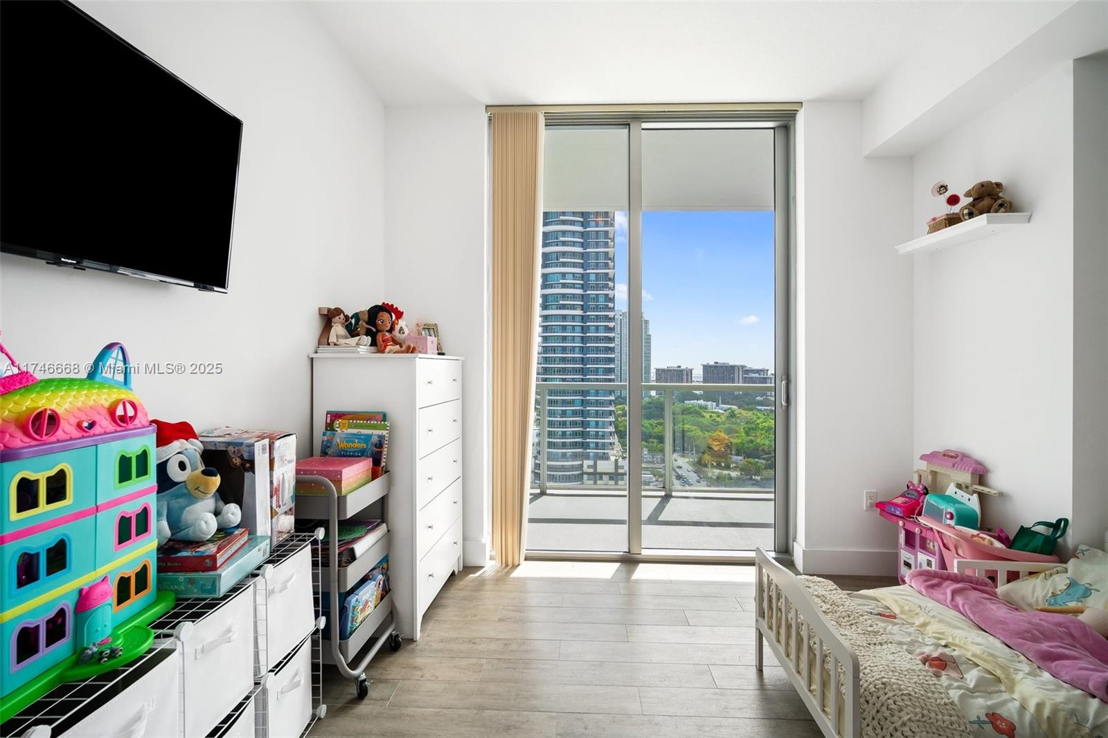 79 SW 12th St #2706-S, Miami FL 33130