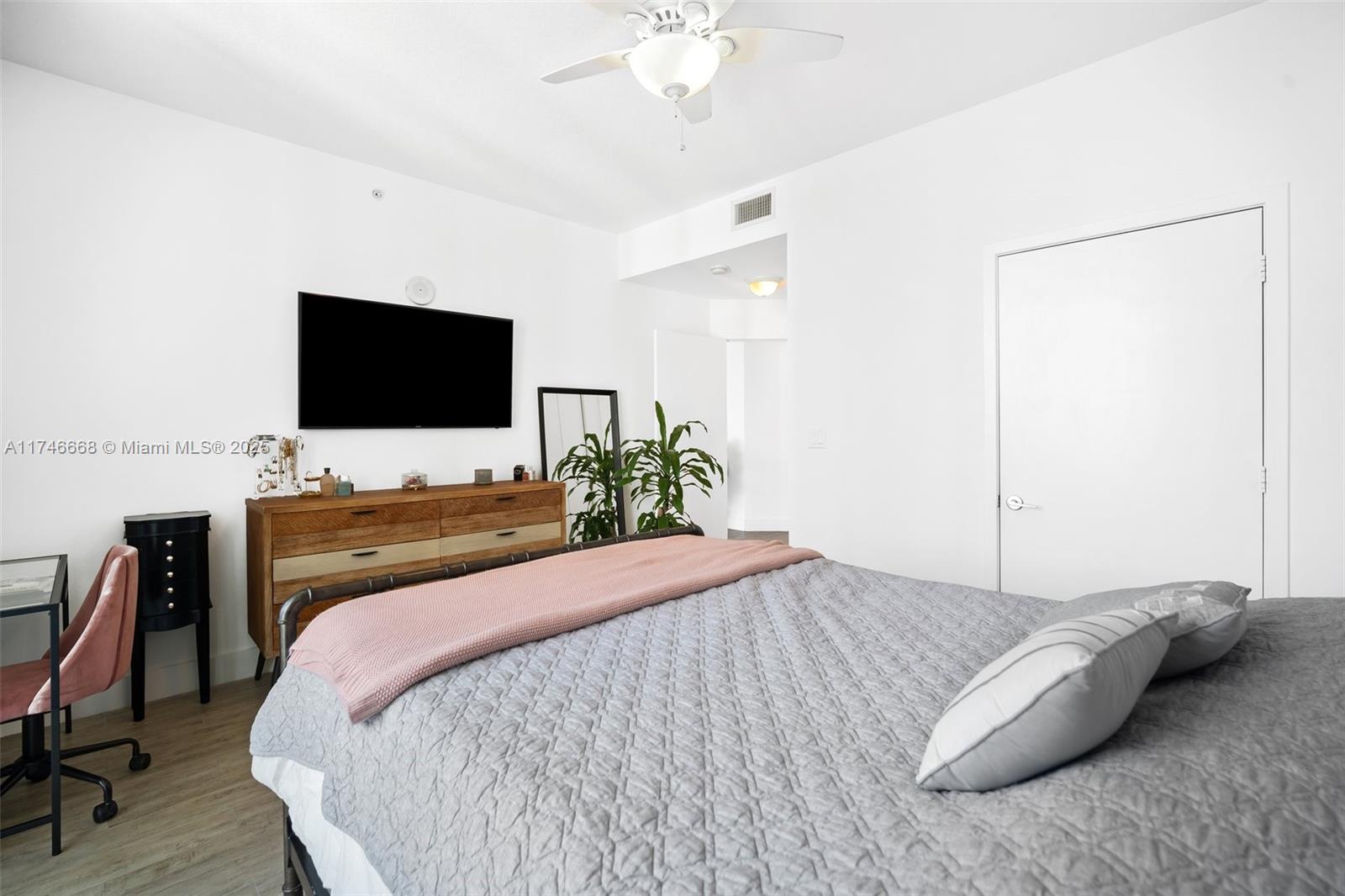 79 SW 12th St #2706-S, Miami FL 33130