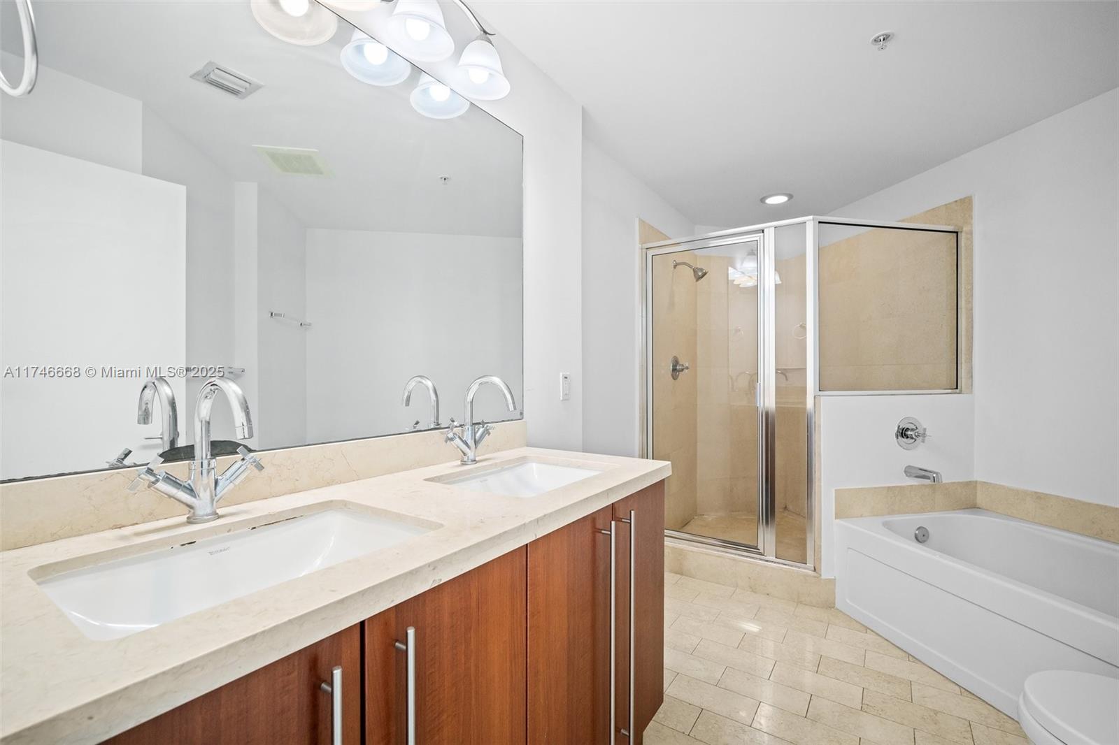 79 SW 12th St #2706-S, Miami FL 33130