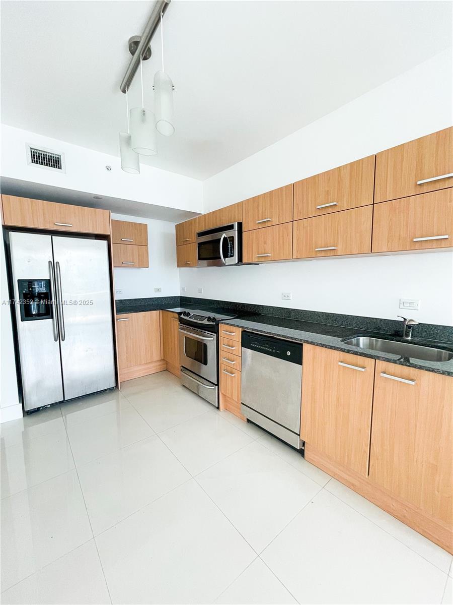 350 S Miami Ave #2412, Miami FL 33130