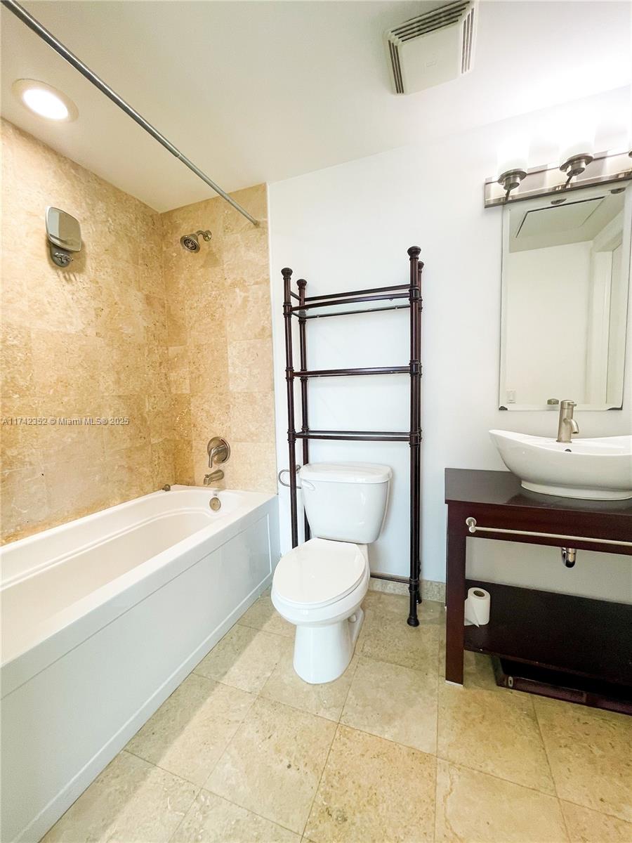 350 S Miami Ave #2412, Miami FL 33130
