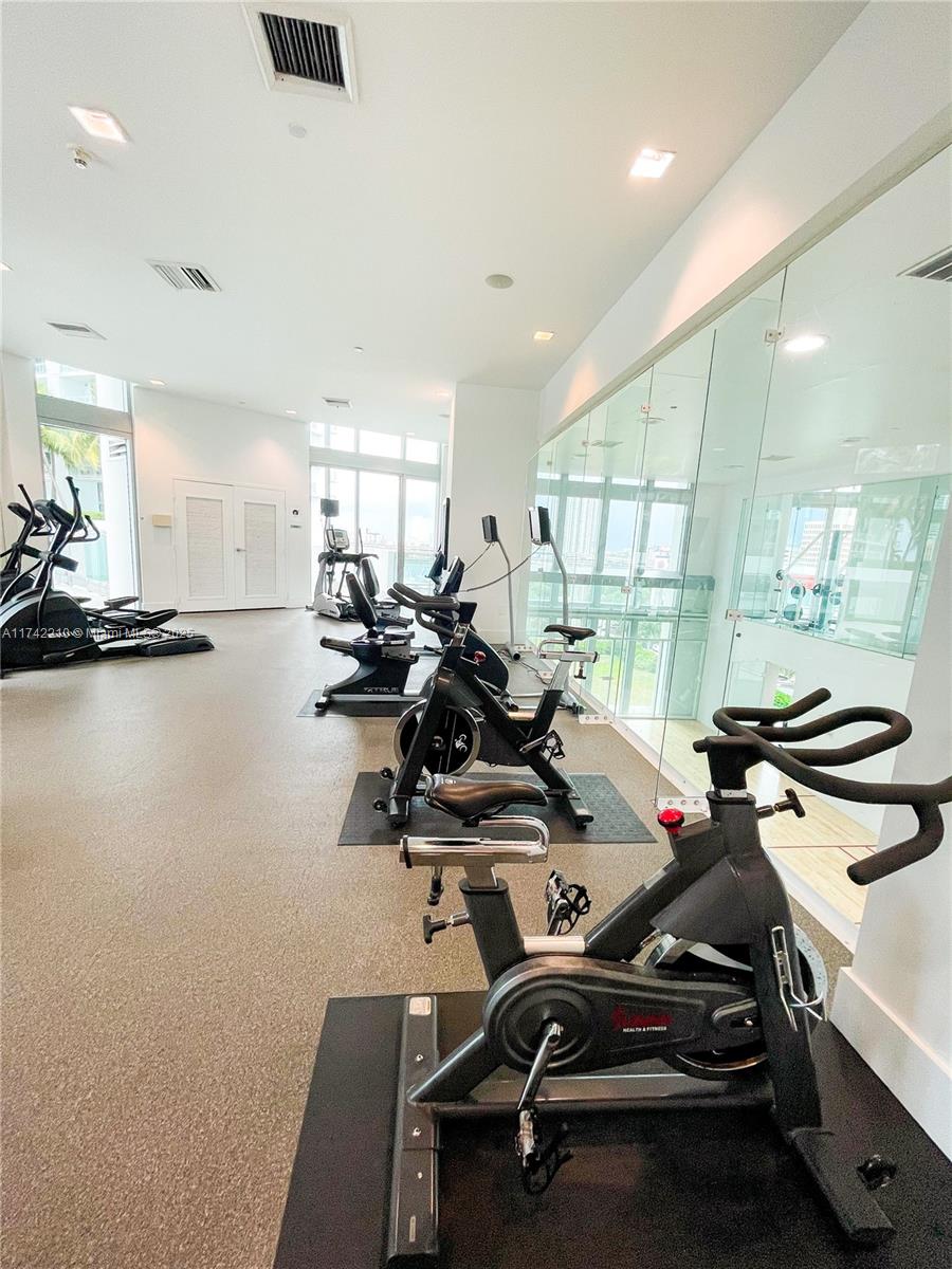 350 S Miami Ave #1815, Miami FL 33130