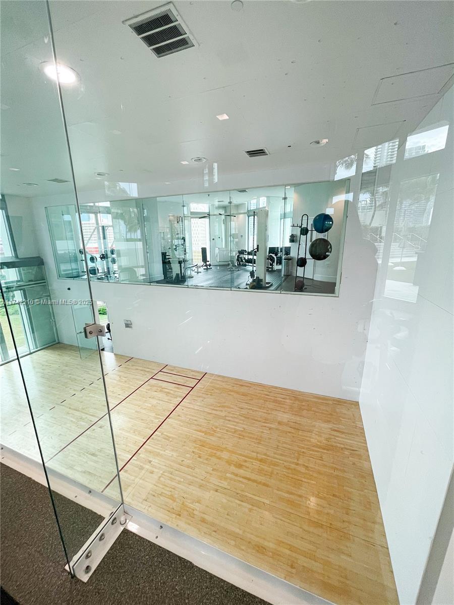 350 S Miami Ave #1815, Miami FL 33130