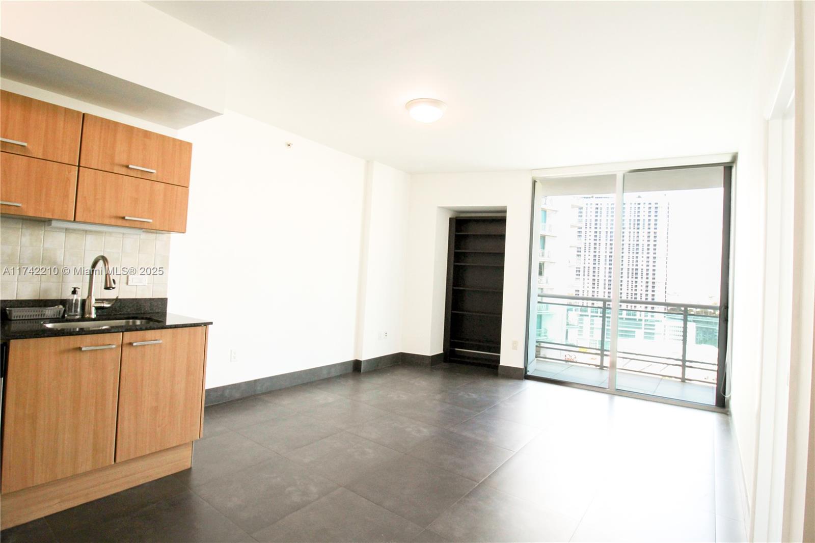 350 S Miami Ave #1815, Miami FL 33130