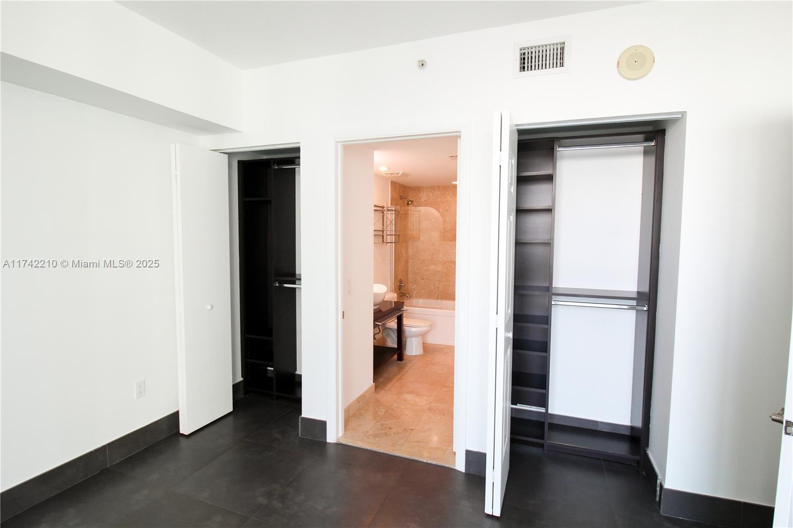 350 S Miami Ave #1815, Miami FL 33130