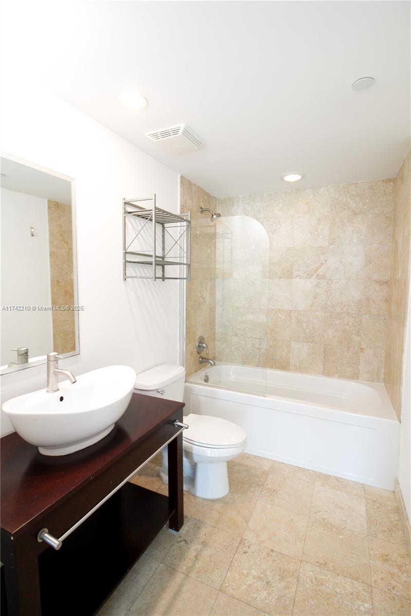 350 S Miami Ave #1815, Miami FL 33130