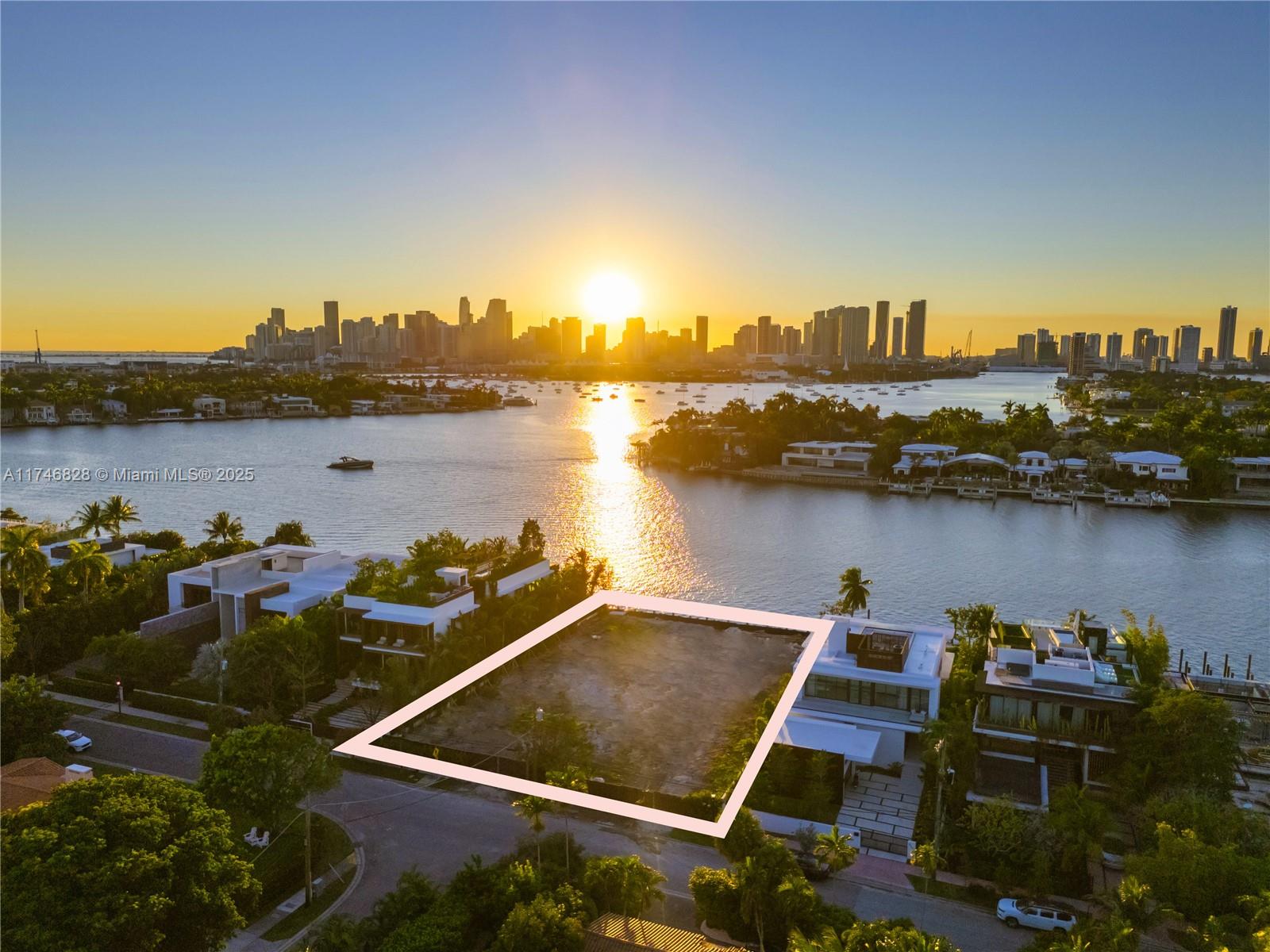 228 W Dilido Dr  For Sale A11746828, FL