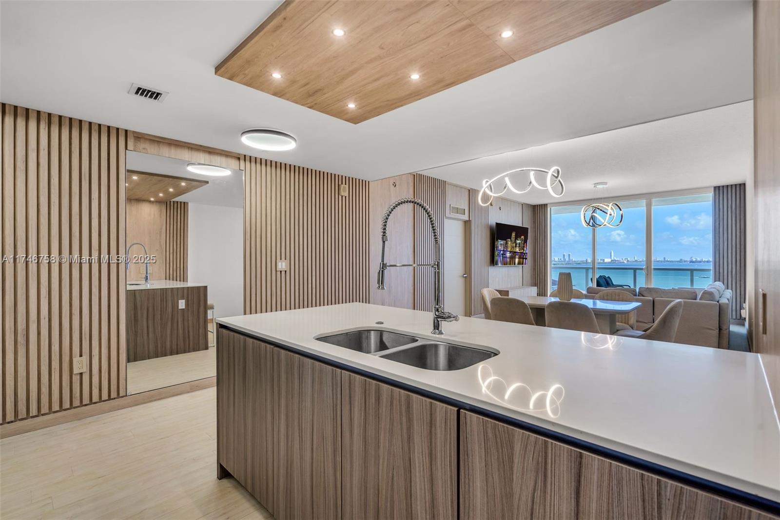 Apartamento à Venda em Miami, FL