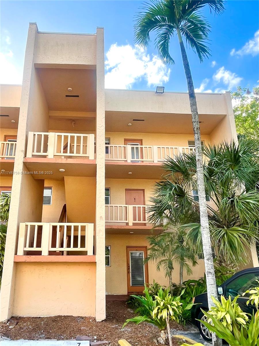 8400 Lagos De Campo Blvd #312, Tamarac, Florida image 1