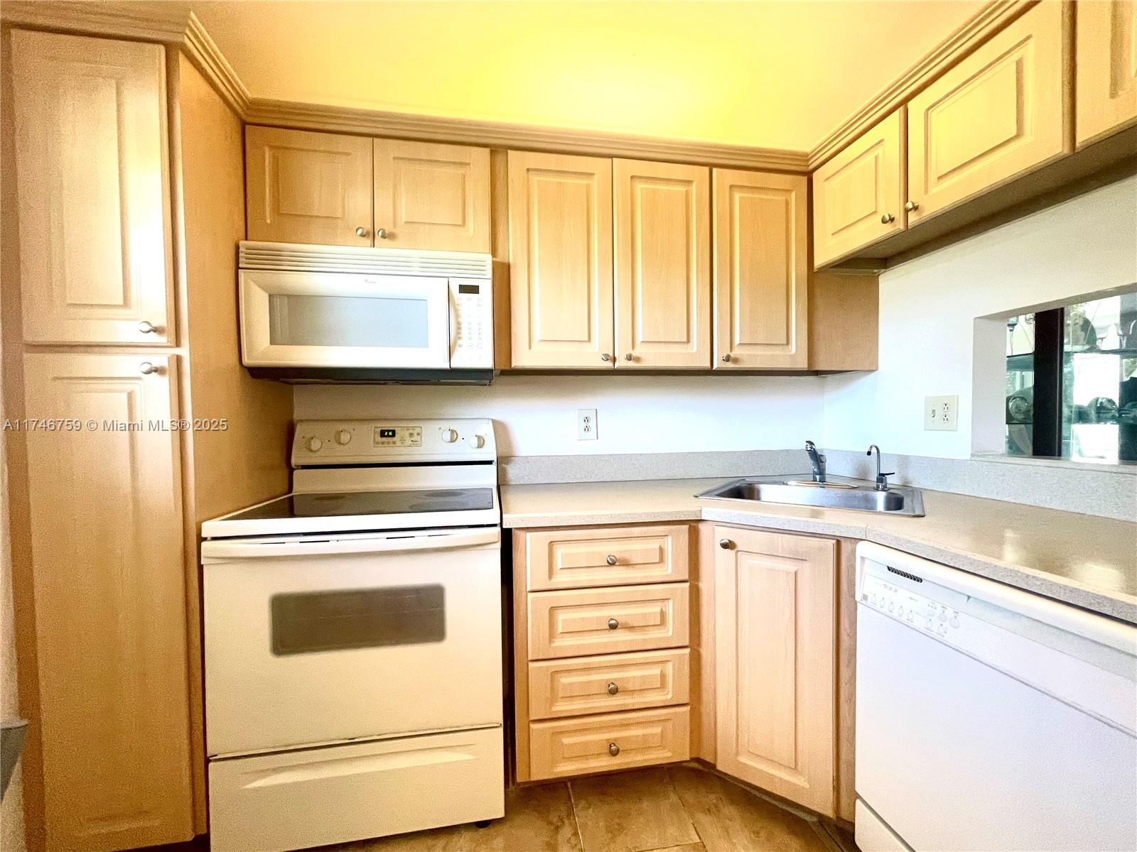 8400 Lagos De Campo Blvd #312, Tamarac, Florida image 15