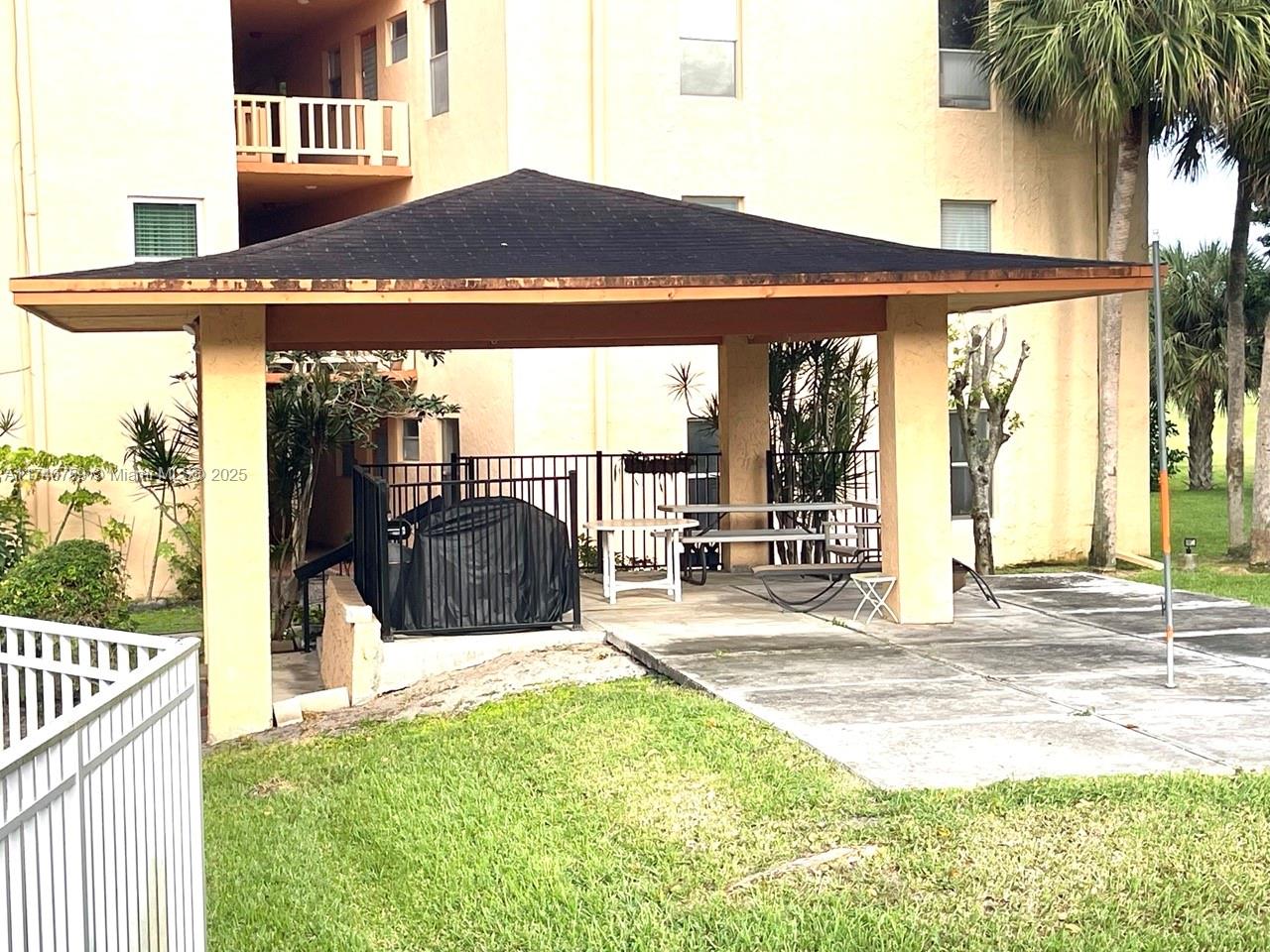 8400 Lagos De Campo Blvd #312, Tamarac, Florida image 27