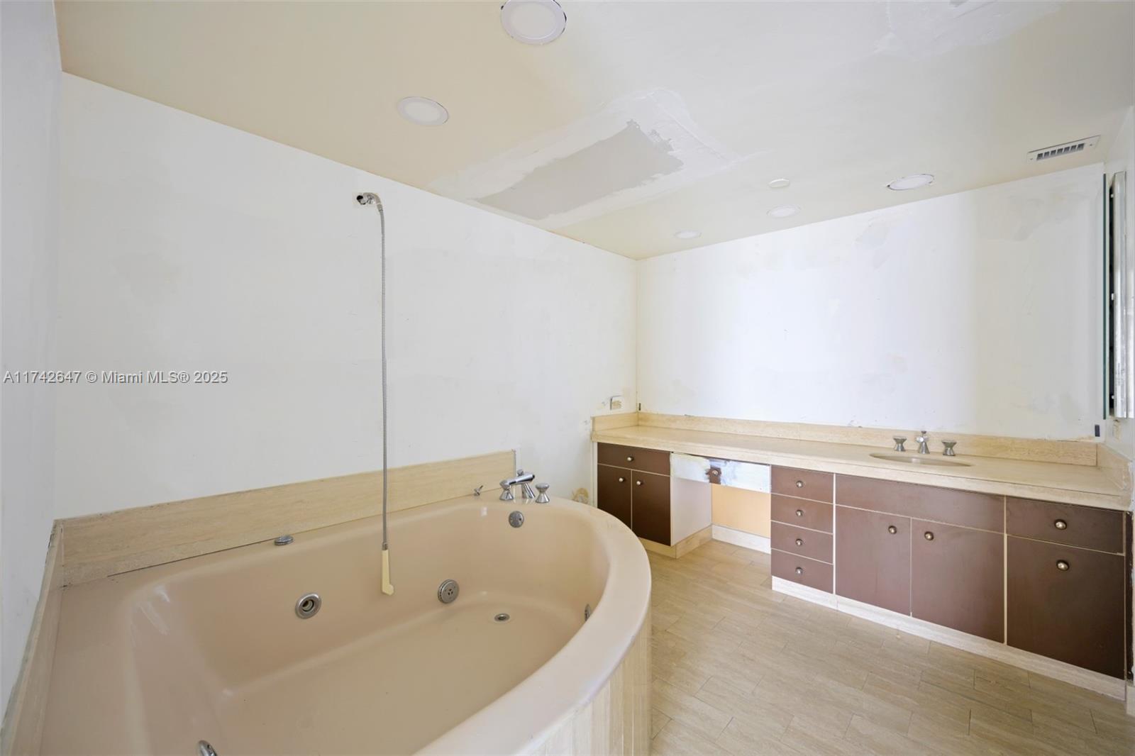 Listing Photo 19