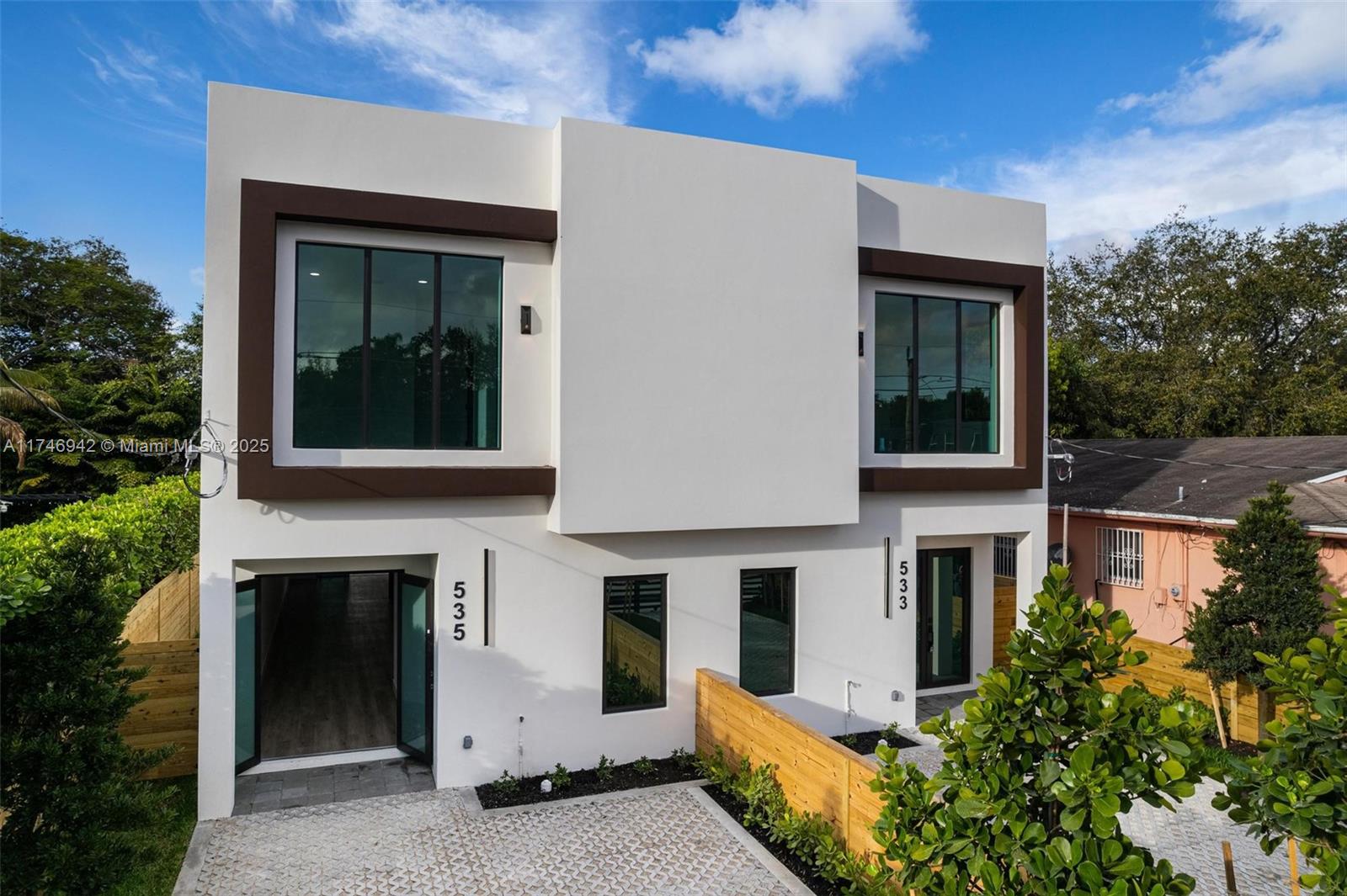 Listing Photo 11