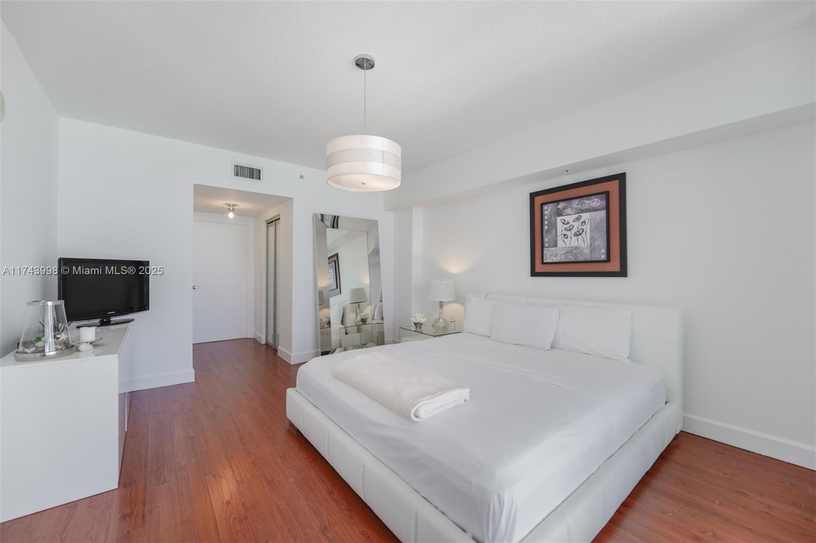 Listing Photo 8