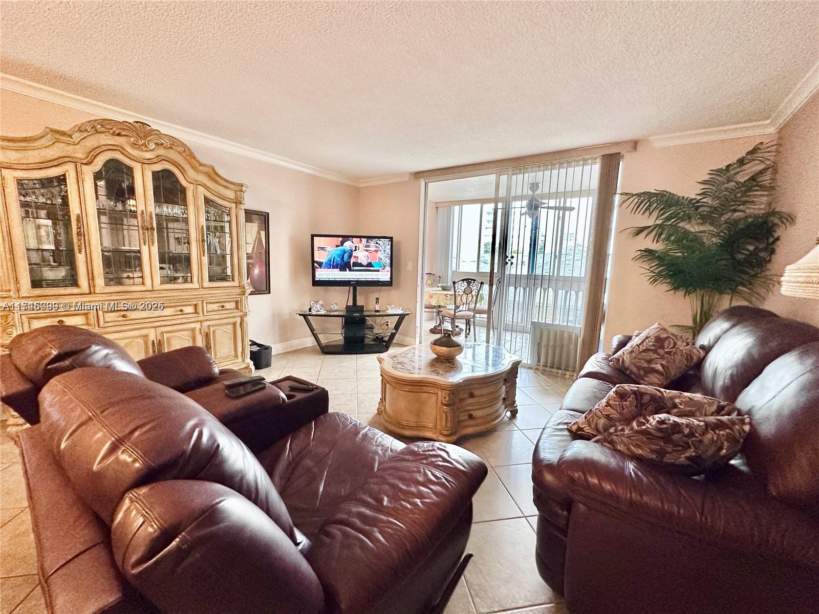 301 NE 14th Ave #201, Hallandale Beach, Florida image 9