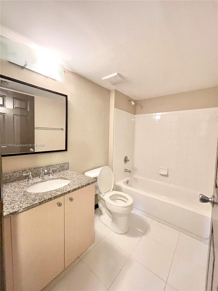 2457 Centergate Dr #207, Miramar, Florida image 25