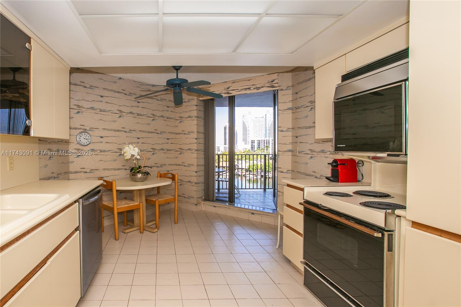300 Three Islands Blvd #406, Hallandale Beach, Florida image 2