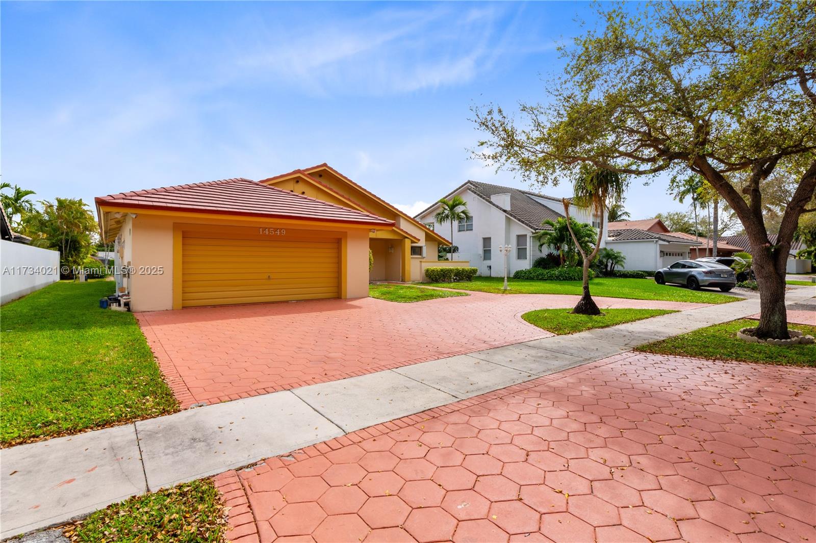 14549 Glencairn Rd, Miami Lakes, Florida image 46