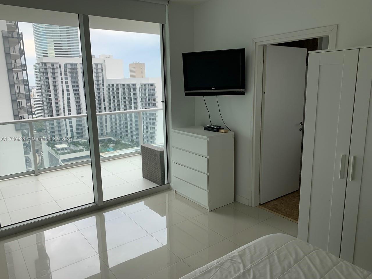 300 S Biscayne Blvd #2711, Miami FL 33131