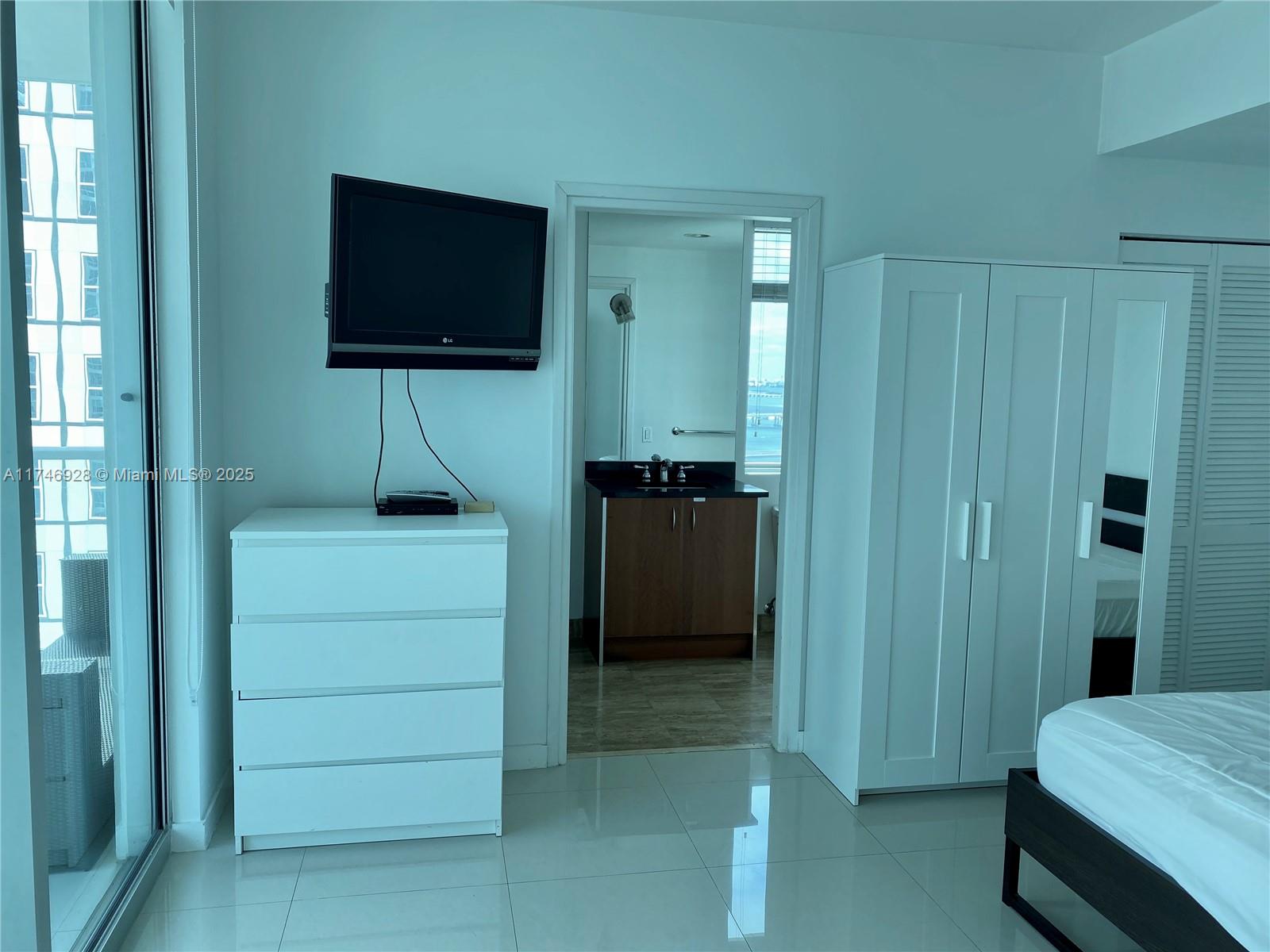 300 S Biscayne Blvd #2711, Miami FL 33131