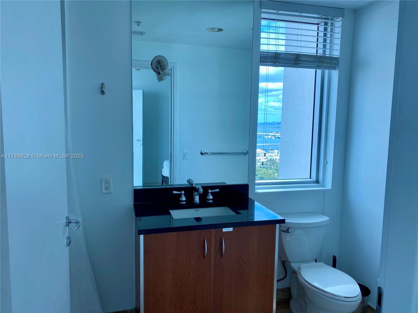 300 S Biscayne Blvd #2711, Miami FL 33131