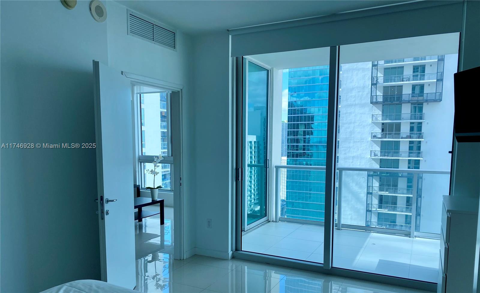 300 S Biscayne Blvd #2711, Miami FL 33131