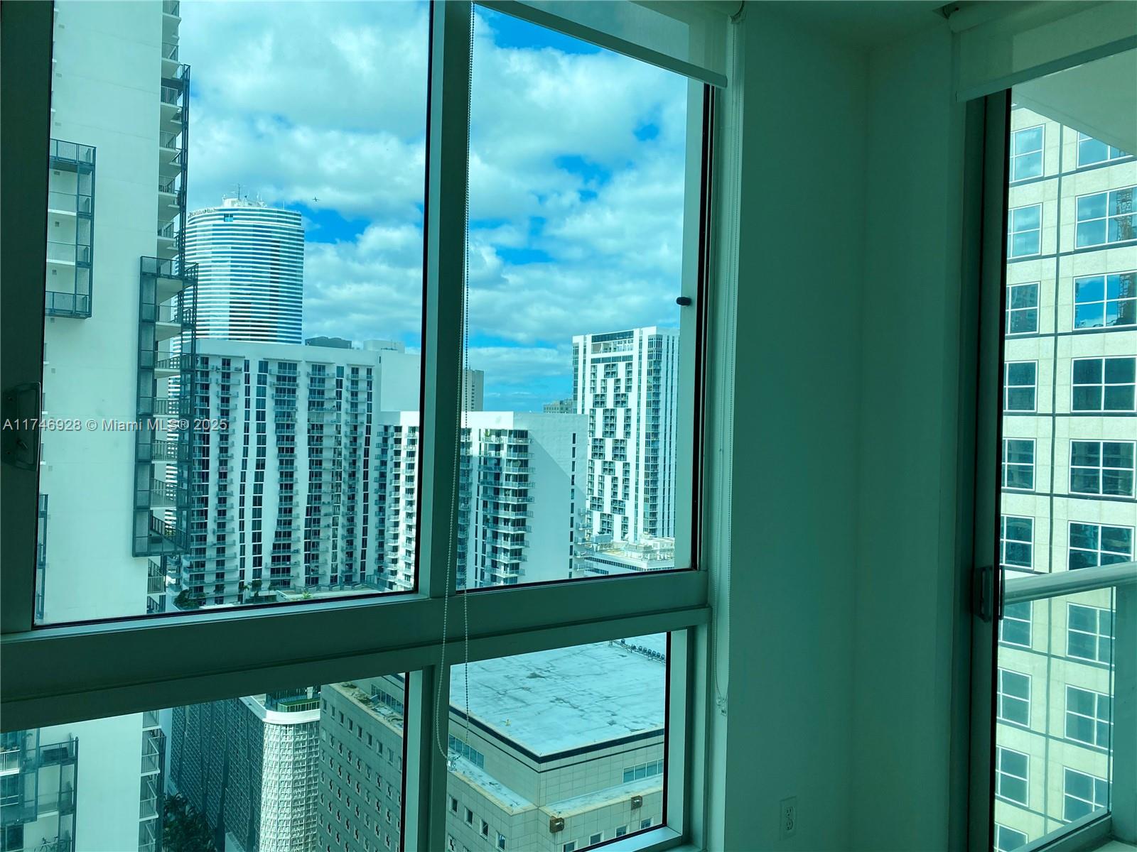 300 S Biscayne Blvd #2711, Miami FL 33131