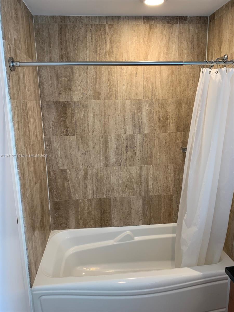 300 S Biscayne Blvd #2711, Miami FL 33131