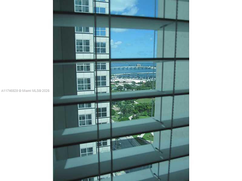 300 S Biscayne Blvd #2711, Miami FL 33131