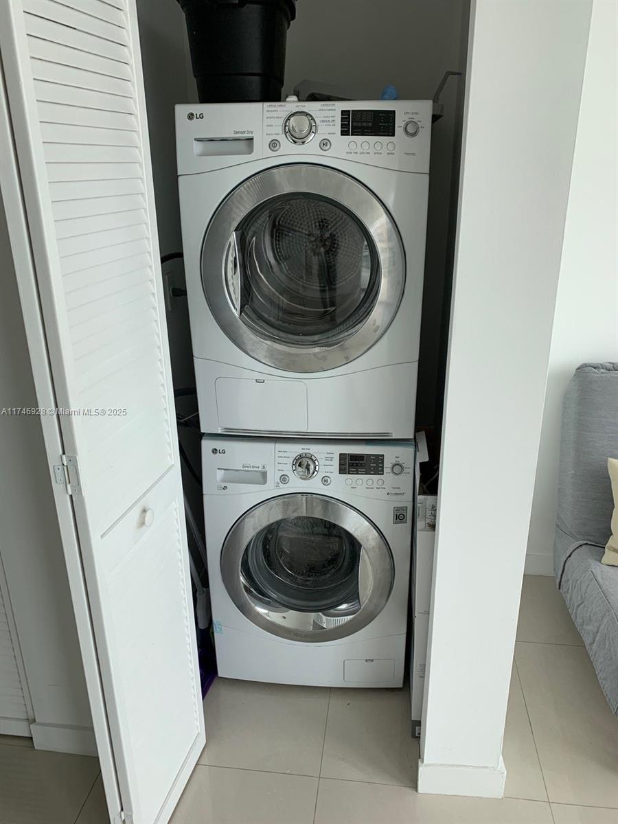 300 S Biscayne Blvd #2711, Miami FL 33131