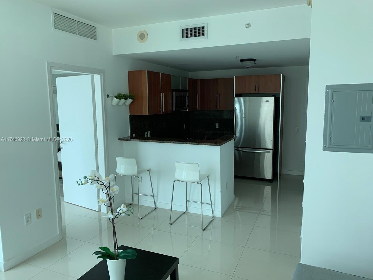 300 S Biscayne Blvd #2711, Miami FL 33131