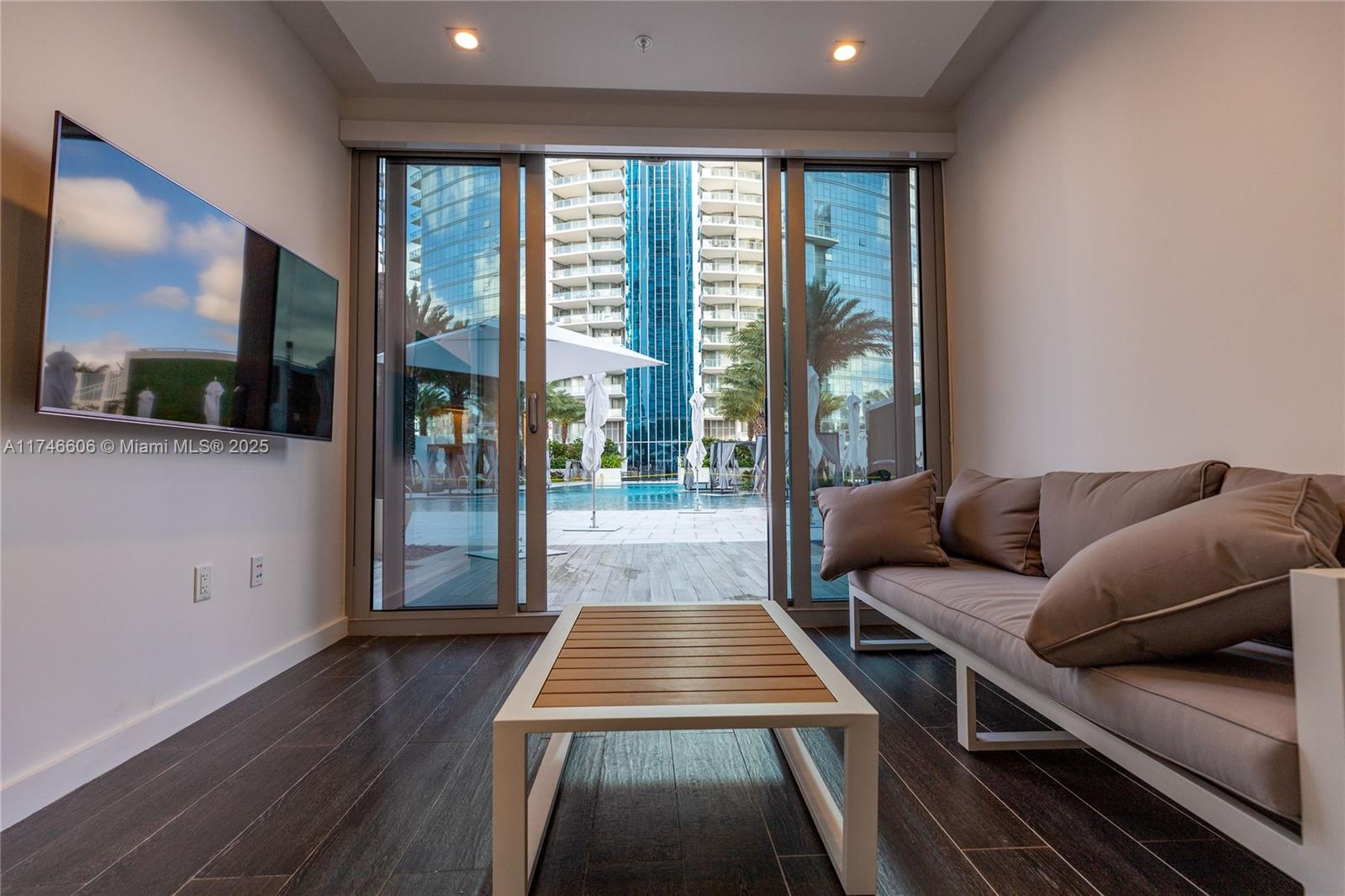 851 NE 1st Ave #2812, Miami FL 33132