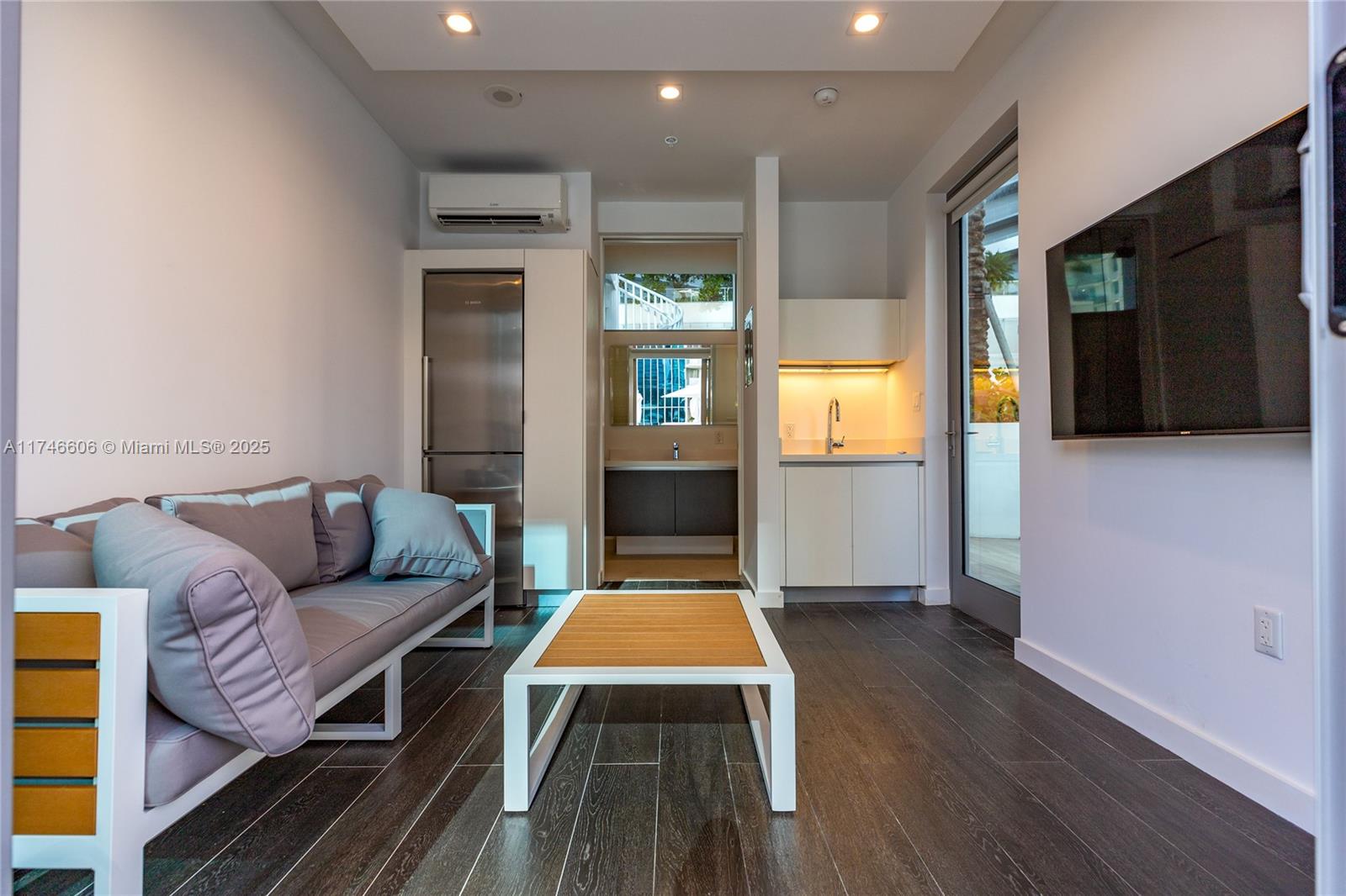 851 NE 1st Ave #2812, Miami FL 33132