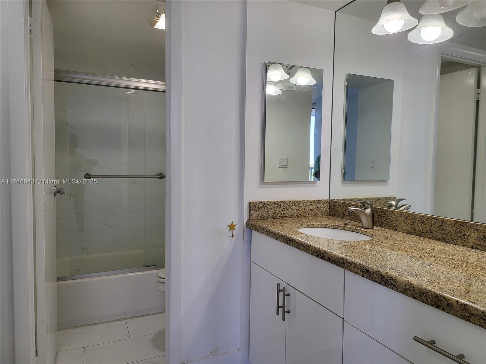 20301 W Country Club Dr #922, Aventura, Florida image 12