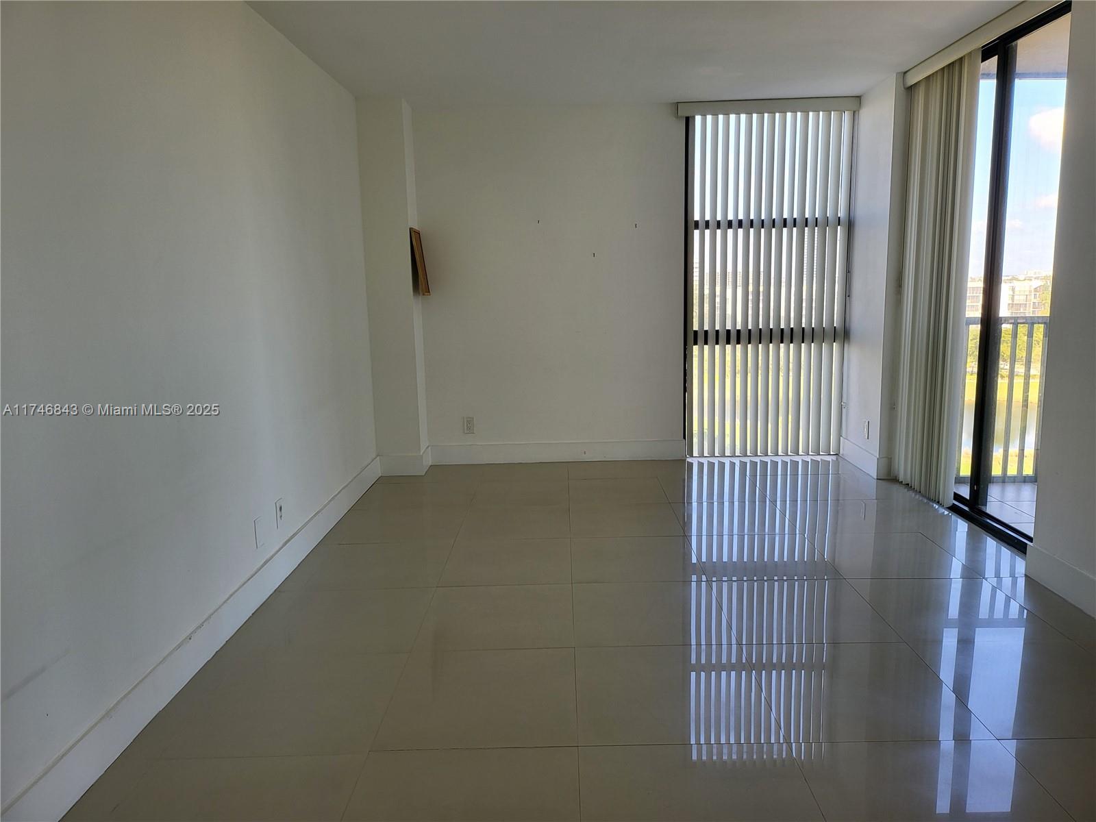 20301 W Country Club Dr #922, Aventura, Florida image 6